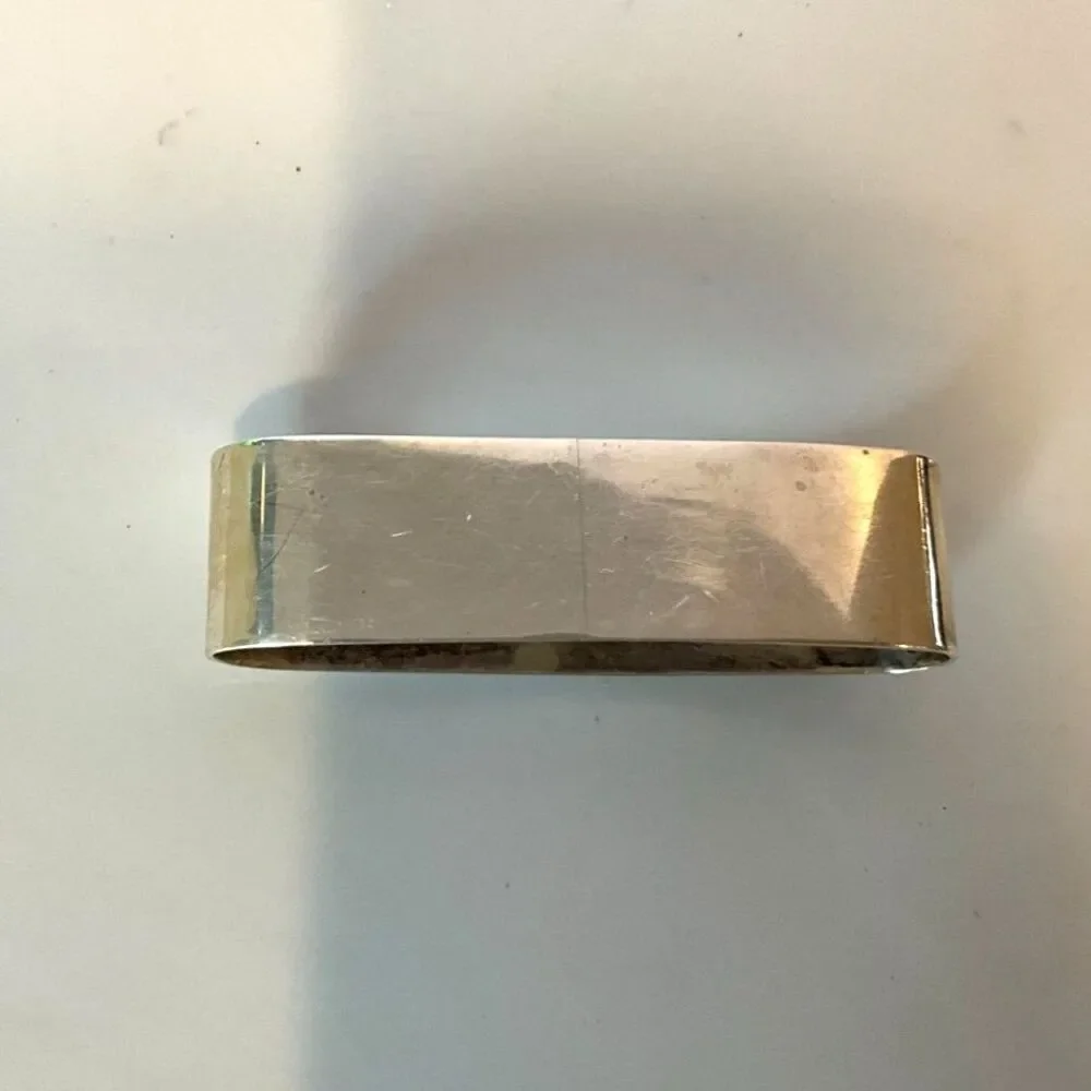 Stunning vintage sterling silver napkin ring; name Mary embossed must see